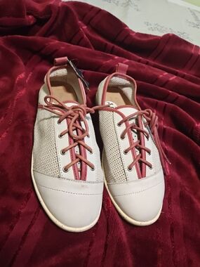 Women’s Casual Lace-Up Sneakers in Cream with Pink Accents